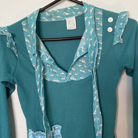 DIY one of a kind long sleeve top with bow tie.Size XS/S - Picture 3 of 4